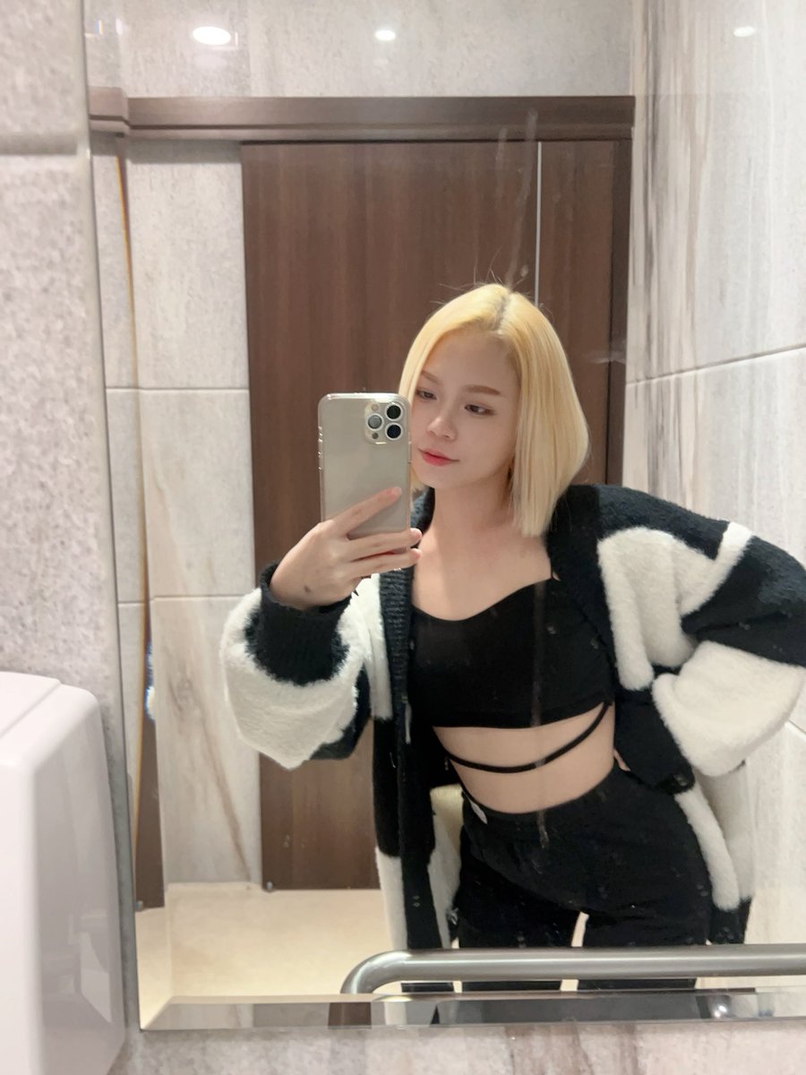 誰說剪短就不性感的？
我今天下午有空 不服來約個地方幹啊
#夫妻情侶 #台中 https://t.co/5Kz91WurmL