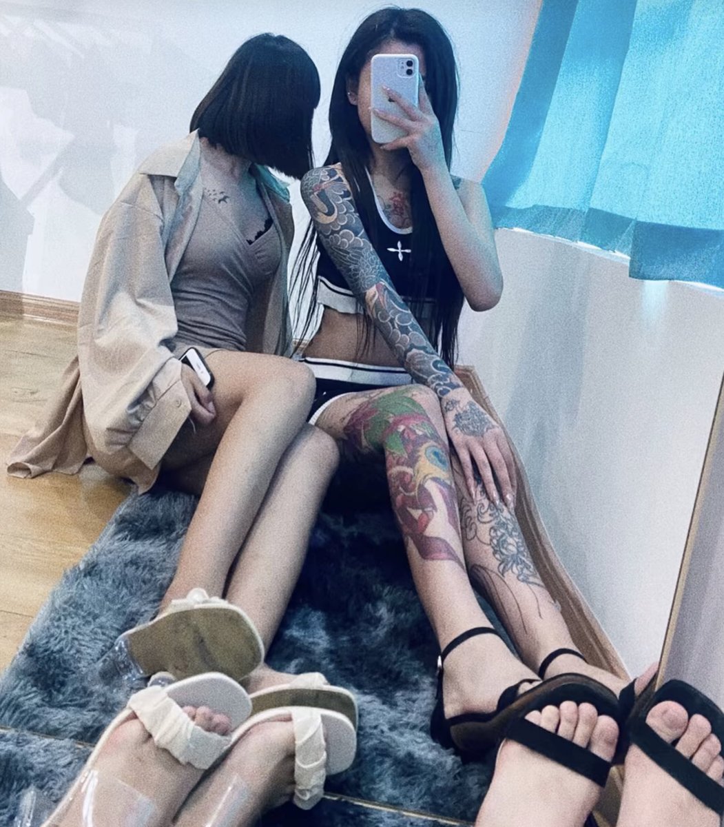 又是一天精神亲妈崇拜训练日

自动看脚 早泄自慰！

大量粉丝反馈十分有效，已经成功看见精神小妹就勃起，几秒就能射精

快点开训！ https://t.co/G8DmiEpvWX