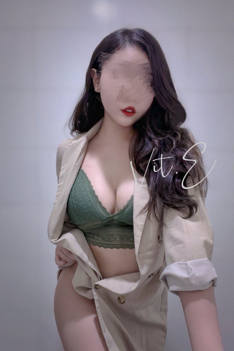 最近早晚溫差超大
出門挑衣服頭很痛欸(⑉･̆༥･̆⑉)

#辦公室 

喜歡法式內衣精緻的蕾絲邊💚
同一套下半身不知道丟哪去
乾脆就不穿了…😌 https://t.co/yhcSoz7RpV