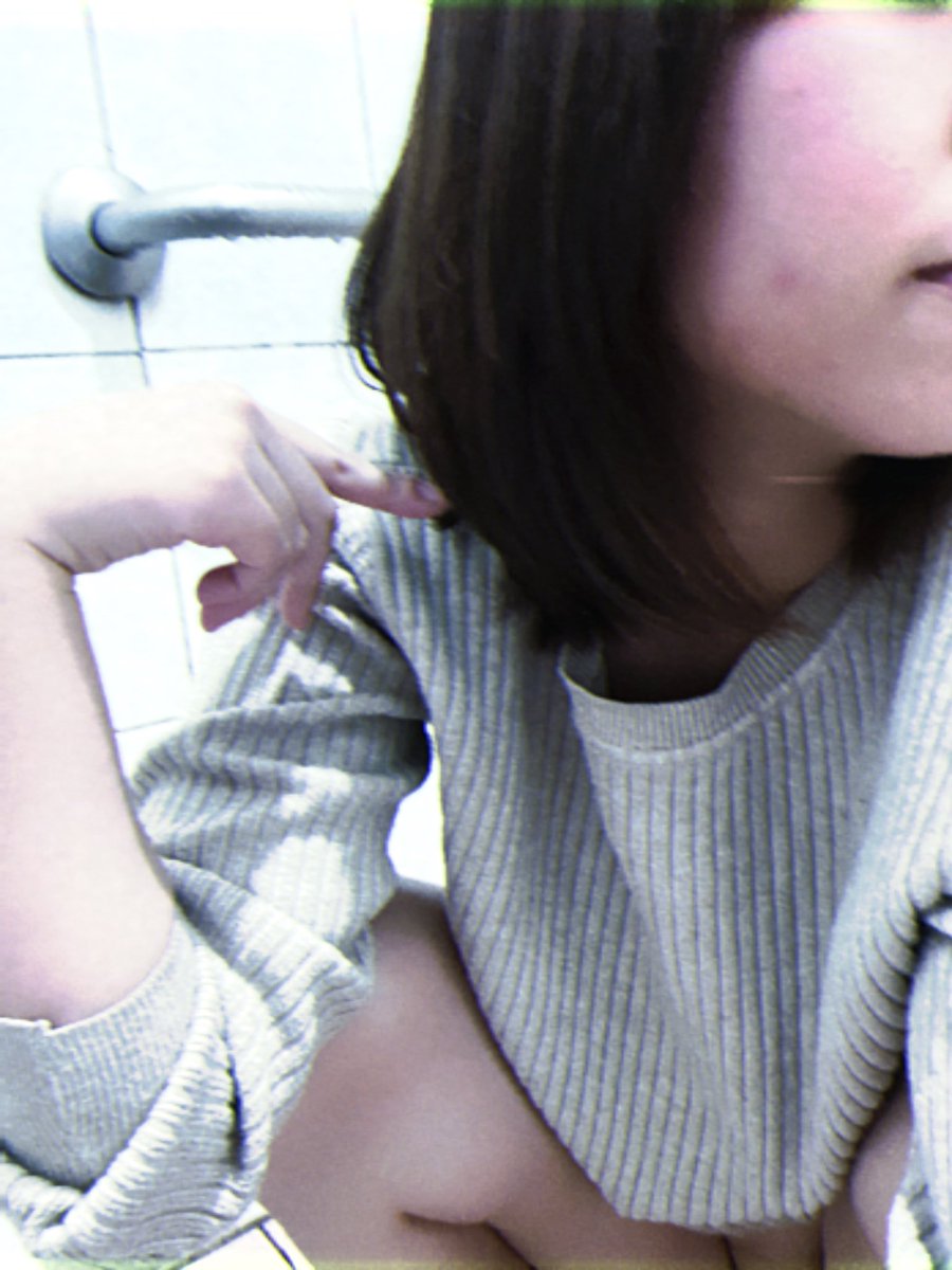 我只想表示痘好大
好像很久沒吃棒棒糖了🍭
今年過年都還沒吃到糖 餓餓了 https://t.co/MdYec8ZZvj