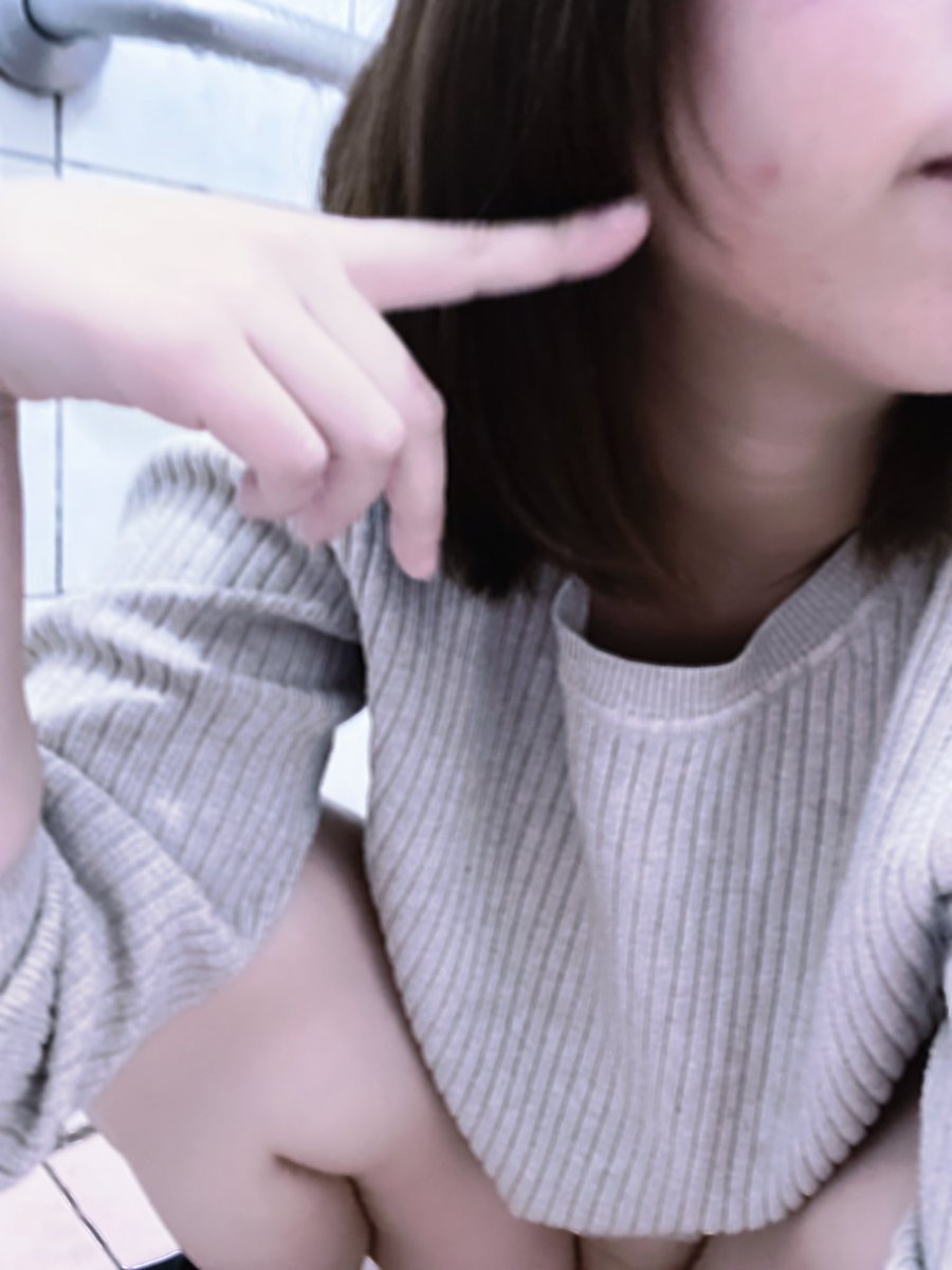 我只想表示痘好大
好像很久沒吃棒棒糖了🍭
今年過年都還沒吃到糖 餓餓了 https://t.co/MdYec8ZZvj