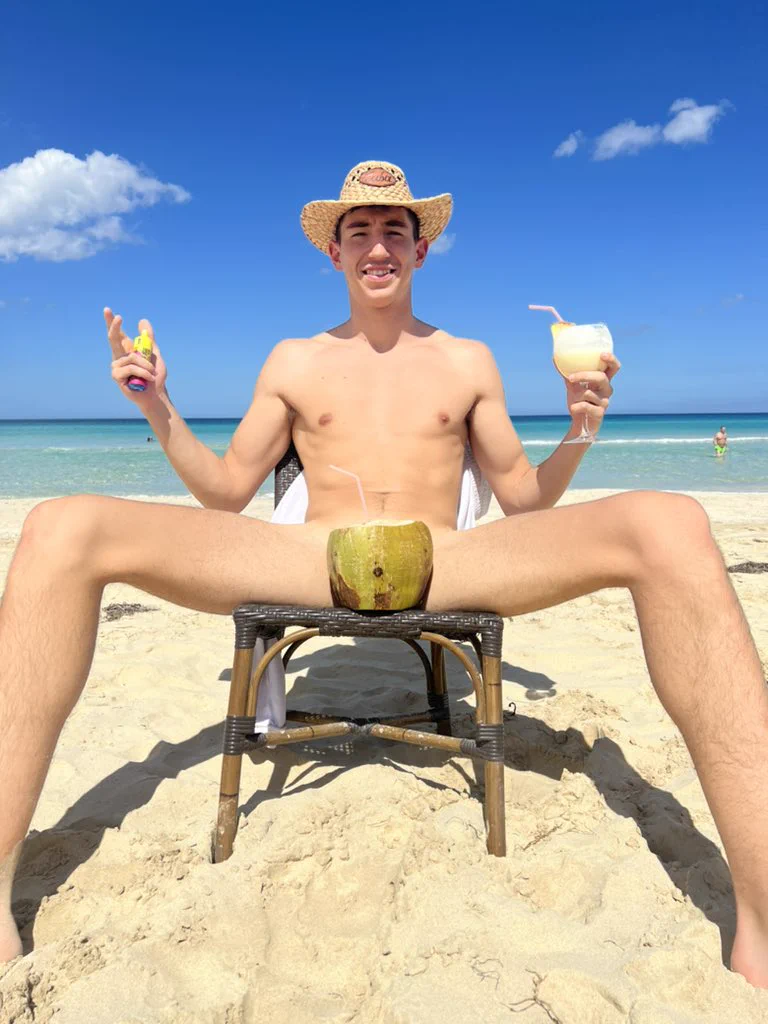 Likes❤️ if you want the pic without the coco😱🥵 come to my private channel https://t.co/vmurWMkBbs and i post the video https://t.co/F7SYqQ7o7k