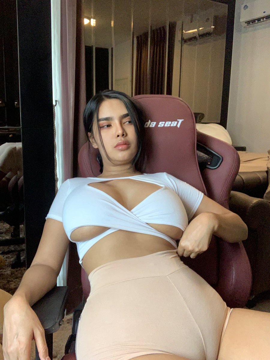 14 ก.พ นี้ ยังไม่มีคู่ลอยกระทงเลย https://t.co/8zvUHkKp7G