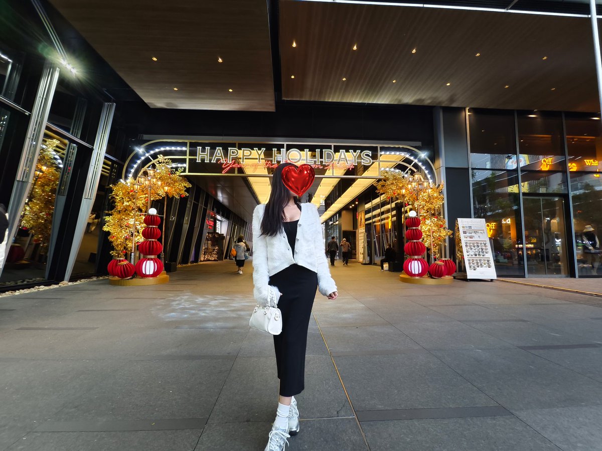 新年快乐，Happy new year
祝点赞的朋友心想事成
转发的朋友朋友天天有炮打 https://t.co/HI9hLJzyJY