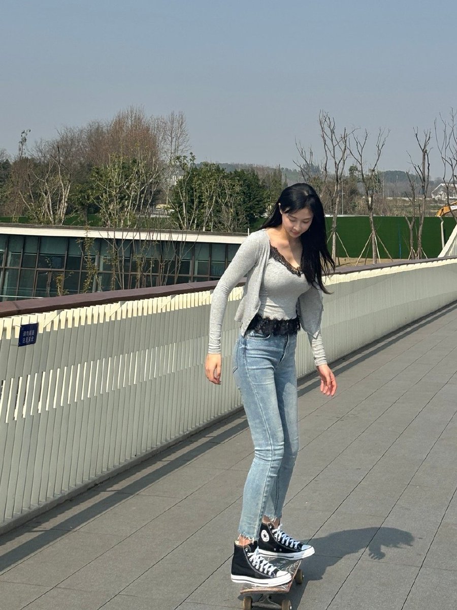 十八年了身材还是这么好，
滑起来。 https://t.co/CqfGrGZCPJ