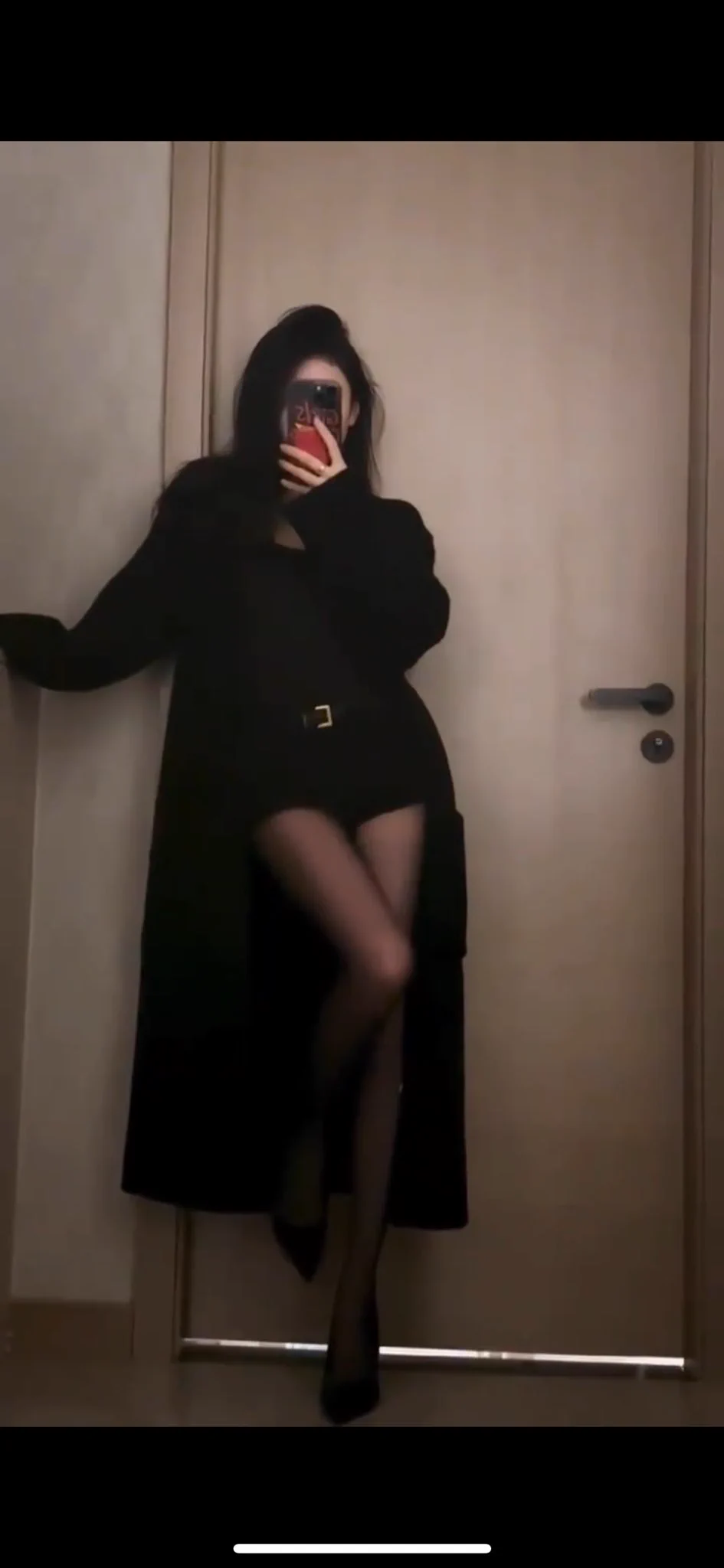 上班第一天，无心工作，心里只想着下面给谁吃，老公在一旁陪着我，偷偷摸摸下面，湿漉漉一成片，难怪觉得凉凉的，或者被不认识我的陌生人强奸，干完就走掉的那种，然后回家后要不要告诉老公我被强奸了？想想就好刺激。 https://t.co/r7byj9q7LC