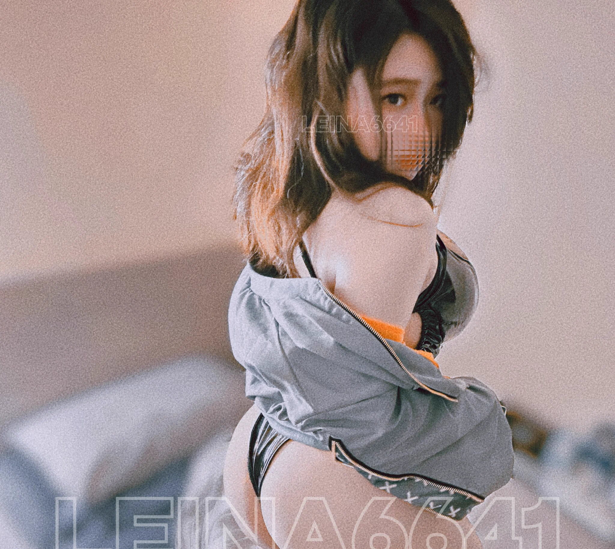 努力兇狠一點…？穿皮衣要很御姐才對啊😞#試裝 #皮衣壓胸壓太多了 https://t.co/JokCgPs49z