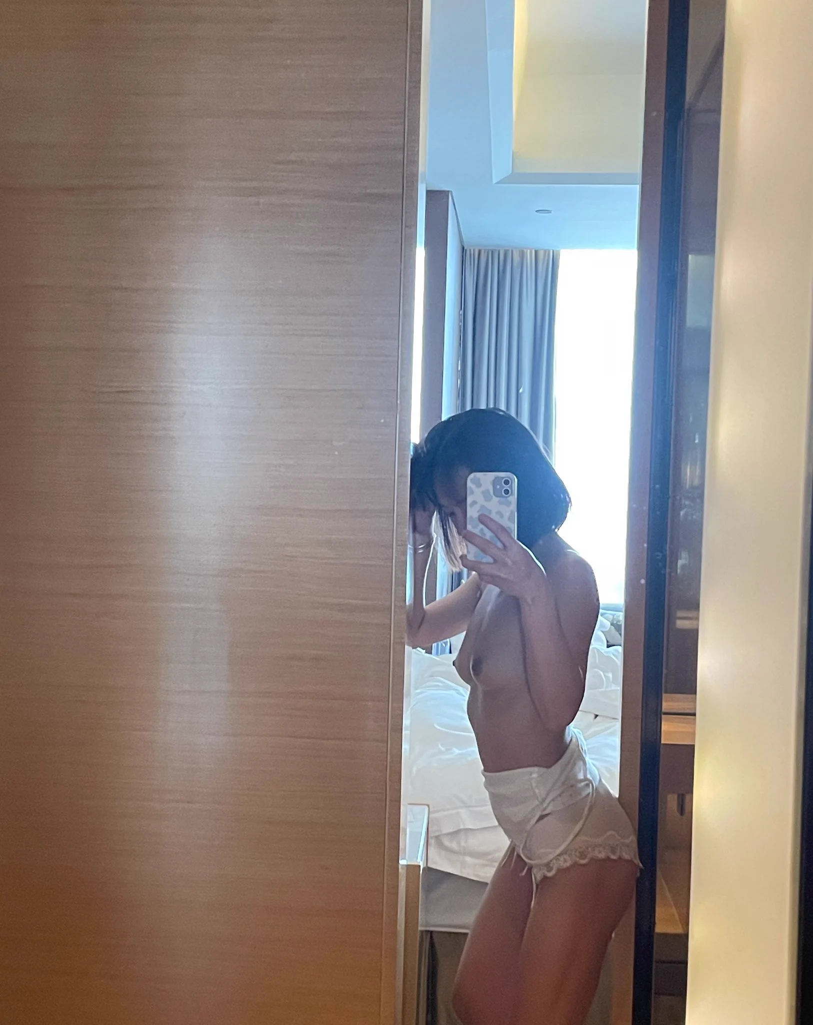 这是手背，这是脚背，这是我的宝贝。#萝莉 #反差 #学生妹 #淫荡 https://t.co/akQLWuyQUr