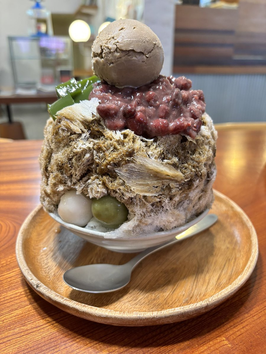 因為今天在學校上課上到快死掉所以來回味一下禮拜天的幸福時刻
是難得的和老大一年一度的外宿約會！
我們一起追了好看的番還去吃了好吃的冰(˶‾᷄ ⁻̫ ‾᷅˵)
現在是被學分壓榨但得到短暫快樂的幸福小狗 https://t.co/erYIyNMhb5