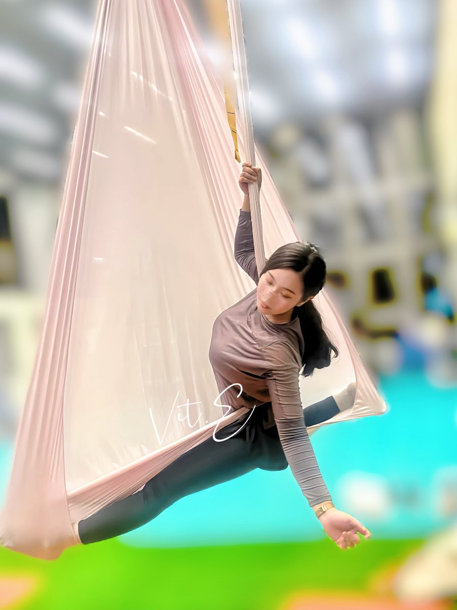 我發現在掛布上跟老師求饒的內容
和我在床上會說的話好像差不多😳（？？

「我不行了..」
「要死掉了…」
「撐不住了…拜託…」

_(꒪ཀ꒪」∠)_

#空中瑜伽 

去年底腰椎出問題後復健了兩個月
才休養兩個月全身的肌力跟核心幾乎都恢復原廠設定(;´༎ຶД༎ຶ`)
今年都上了十堂了還在每週哀號… https://t.co/6JfIDJNqaE