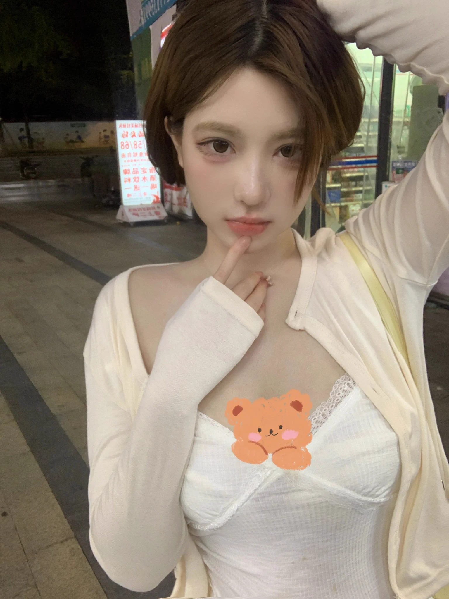 像不像你女朋友？不像的话我等下再来问一次 https://t.co/SB36TI4yWY