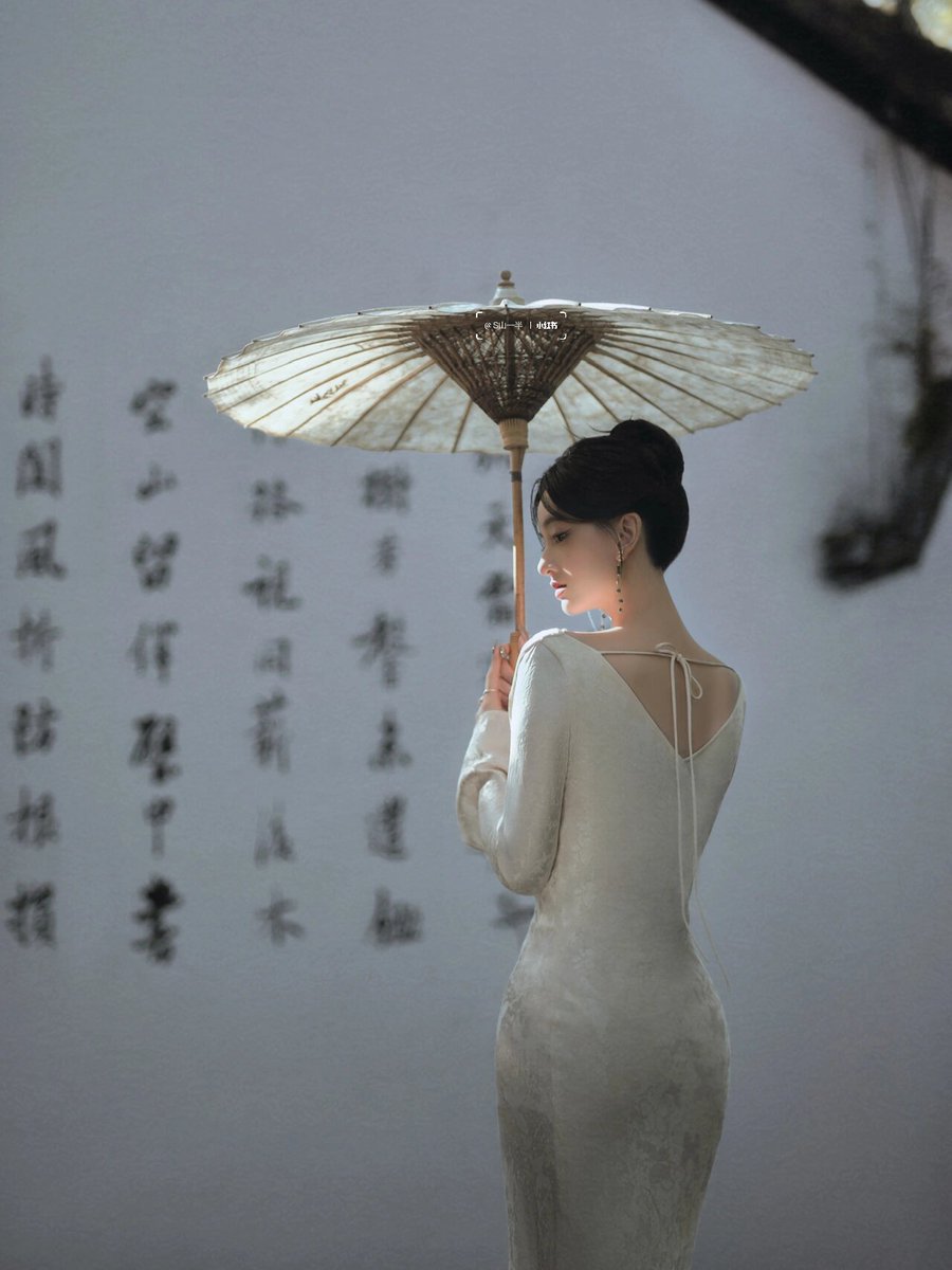 😴 失眠的夜晚，思绪在无尽的黑夜里游荡。我看着天花板，数着羊，却发现自己越来越清醒。🐑😭 https://t.co/jxHpLCSb5v