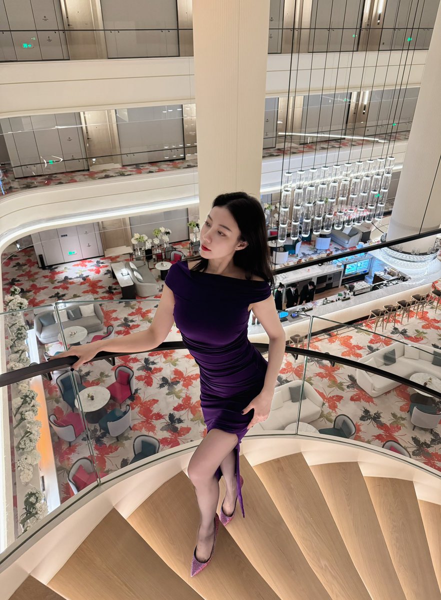 没有一朵花，从一开始就是花。
今天还有一天的外景，又是加油的一天，酒店贴心的送了木梳跟玩偶，可爱☺️ https://t.co/7i9FyPtEJu