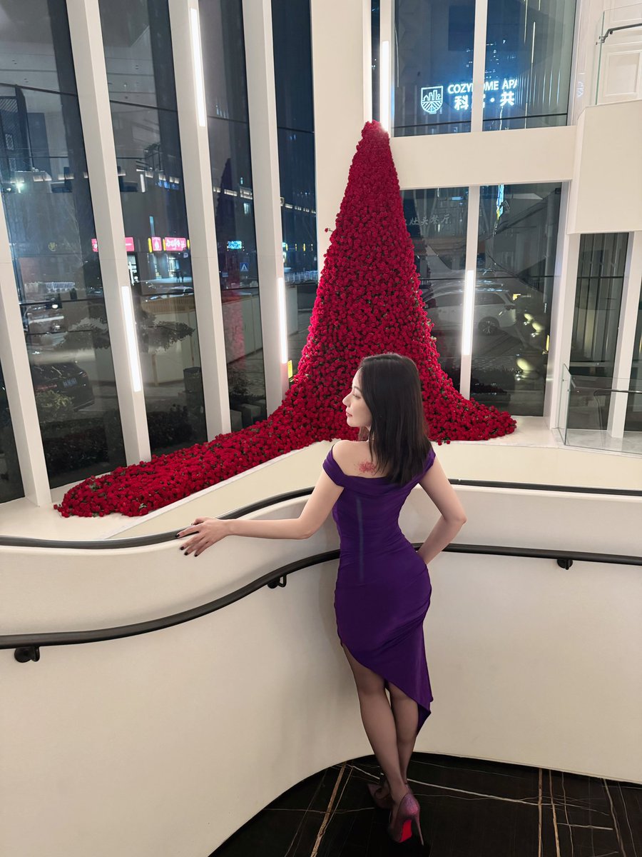 没有一朵花，从一开始就是花。
今天还有一天的外景，又是加油的一天，酒店贴心的送了木梳跟玩偶，可爱☺️ https://t.co/7i9FyPtEJu