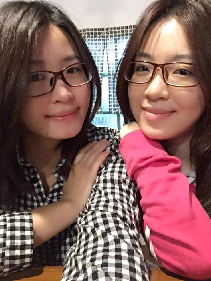 【网友投稿 No.651】投稿姐妹花，陳怡岑（右）陳秋燕（左） #眼镜娘 #眼镜妹 #投稿 #反差 #投稿曝光 #女友 #女友分享 #女友系列 #女同学 #女同事 https://t.co/kWET05SS4t