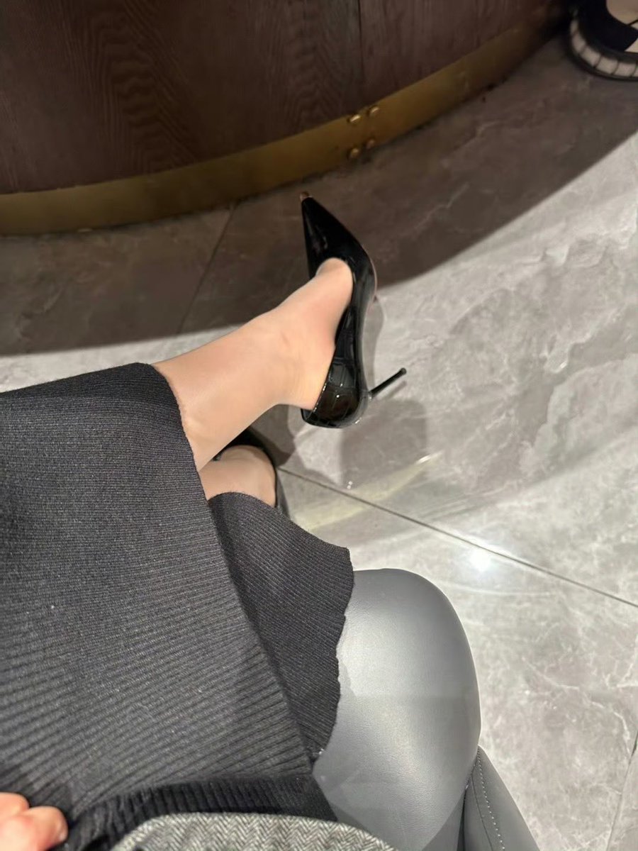 平平常常的丝袜，其实是这样。 https://t.co/NAlYFGS3Md