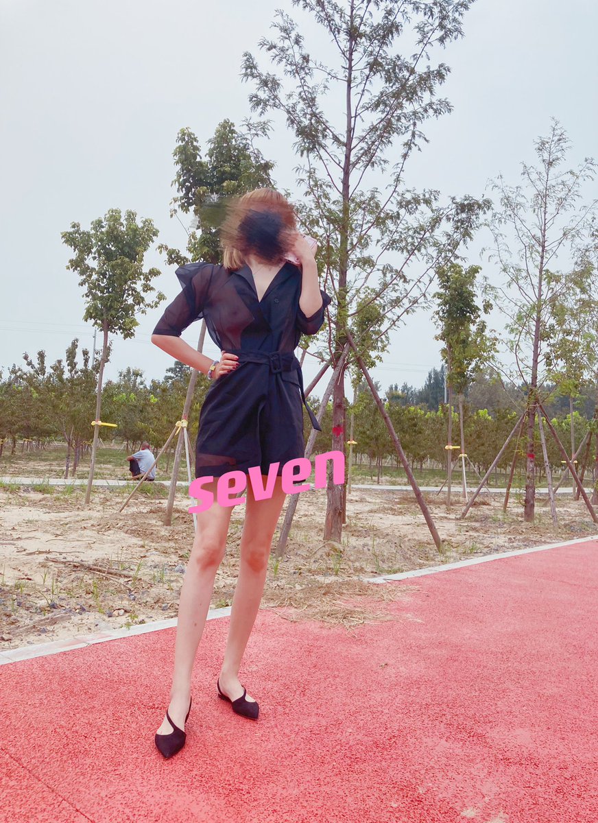 下个月让嫂子跟单男一起穿这个去ktv，我们三个进去会不会被服务生盯门缝？
入圈久了阀值越来越高，还是要玩点刺激的。 https://t.co/kur1WrgDoY