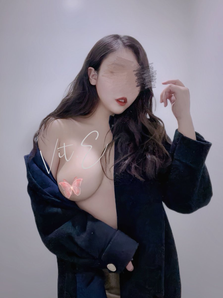 喜歡冬天
可以穿好看的厚厚的大衣🖤

大衣最方便了⸜(* ॑꒳ ॑* )⸝

#辦公室 

今年的冬天好像特別長欸🥶 https://t.co/AMiu68wThK