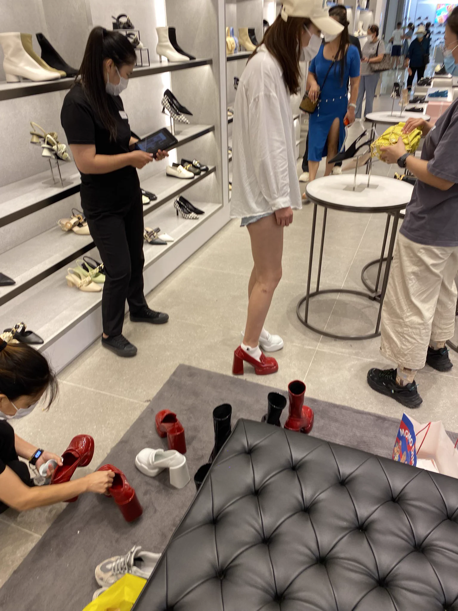 又到了一年一度的3.8妇女节了 明天去逛逛商场 看看有没有什么收获 https://t.co/Ltpeg0bfVy