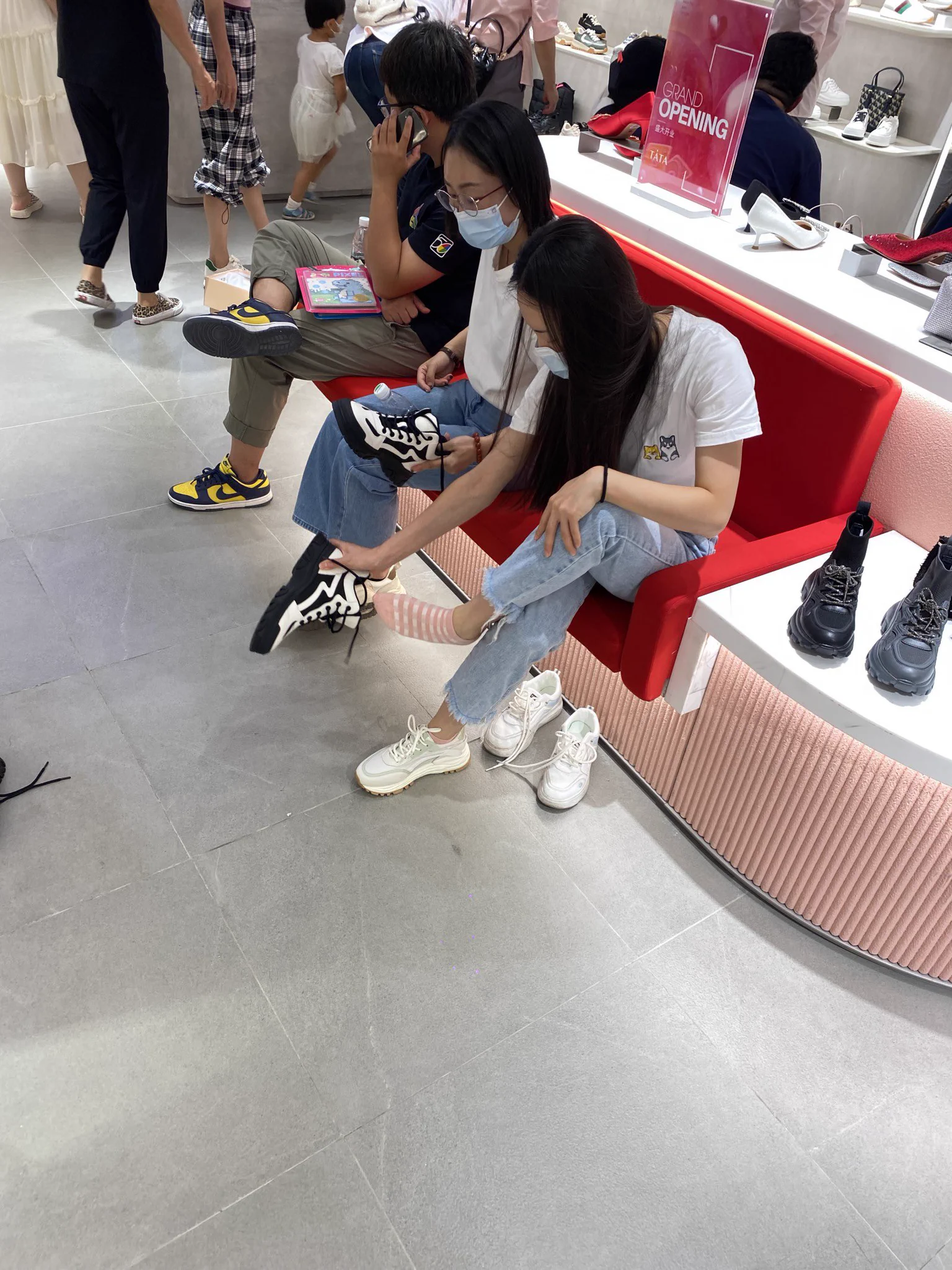 又到了一年一度的3.8妇女节了 明天去逛逛商场 看看有没有什么收获 https://t.co/Ltpeg0bfVy