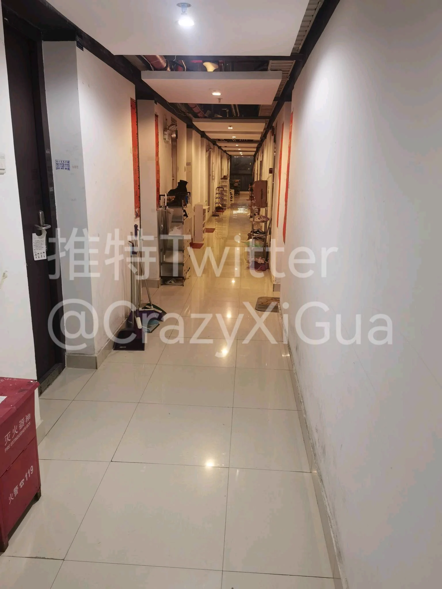 鉴于最近私信的推友很多，计划开启有偿的一对一教学模式，关于各种扫楼的经验技巧、点位寻找、规避摄像头，各种更衣室、会展探秘的技巧、获取丝袜方法及注意事项。所谓教学，并不是直接甩给你份统一“教程”，而是以十年扫楼探秘玩家的经验，根据你的基本情况，进行详尽的解答，感兴趣的推友可以私信。 https://t.co/dDqtaBVku1