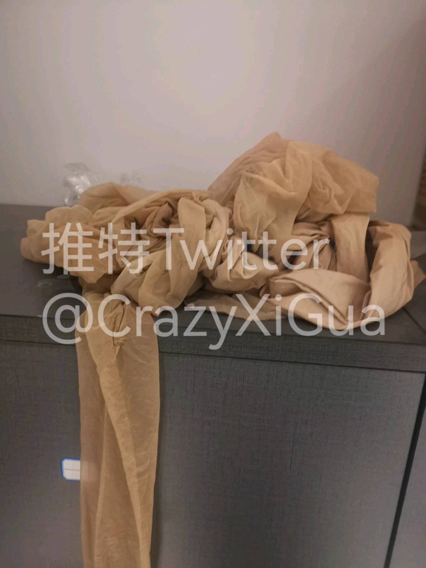 鉴于最近私信的推友很多，计划开启有偿的一对一教学模式，关于各种扫楼的经验技巧、点位寻找、规避摄像头，各种更衣室、会展探秘的技巧、获取丝袜方法及注意事项。所谓教学，并不是直接甩给你份统一“教程”，而是以十年扫楼探秘玩家的经验，根据你的基本情况，进行详尽的解答，感兴趣的推友可以私信。 https://t.co/dDqtaBVku1