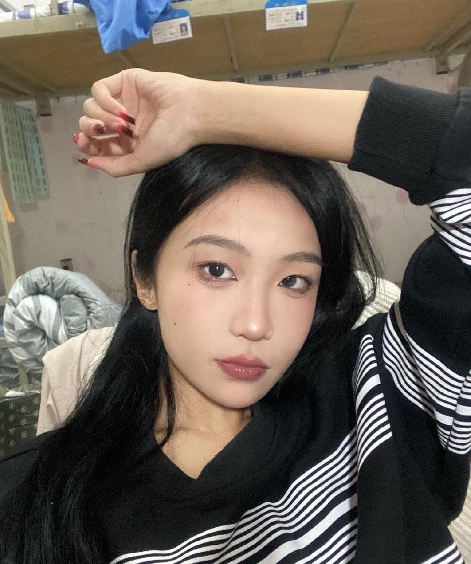 在线等老爷大叔哥哥弟弟过门槛，肚子饿了想吃夜宵没钱 https://t.co/4s8HLxDsTu