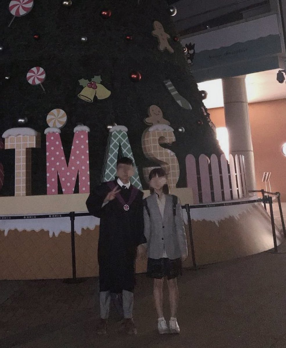 跟前前男友的照片
那時候他要大學畢業
我看起來好幼齒

雖然我在跟他分手後3天後才破處 
他很生氣
但還是謝謝他教會我很多事 https://t.co/Vp3ipHkkKu