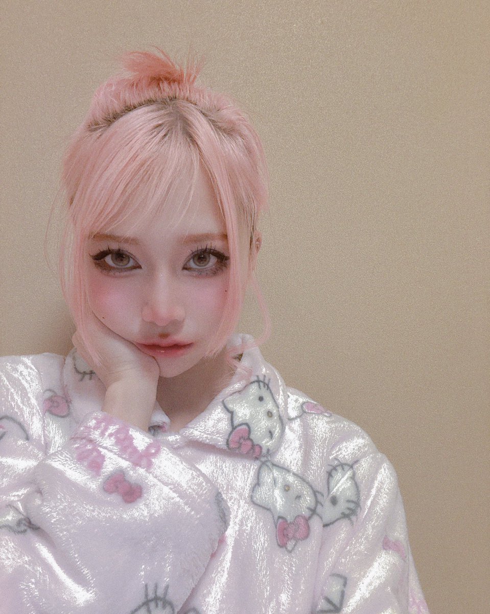 じーー https://t.co/RA7yVSWjD0