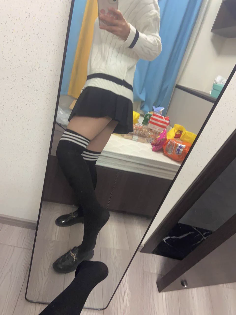 推友投稿，0511地区，邀请同城同好上门保养自己女朋友穿了没洗的丝袜，棉袜，鞋子，有意向的请私信我。 https://t.co/E1WXIVEu3x