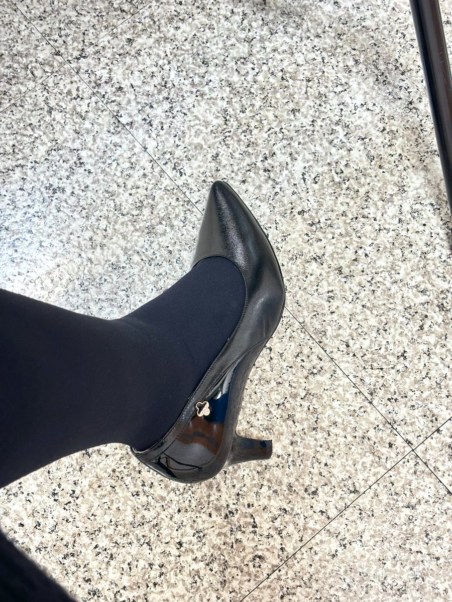 昨天穿完刑具今天依然是刑具
只是今天的是爸比買ㄉ新鞋鞋！ https://t.co/VxVS8LFCl7