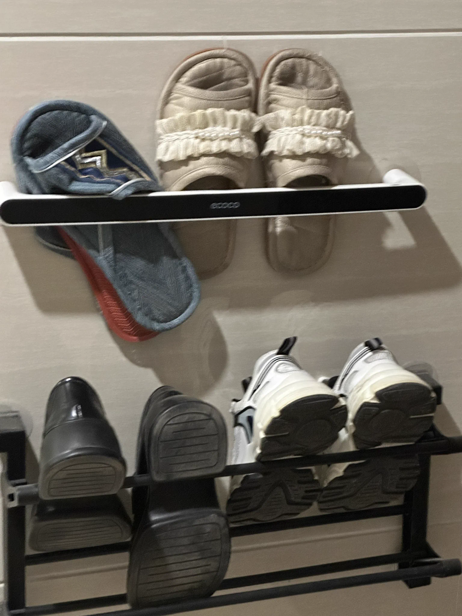 开奥迪的小主播….鞋垫都有脚趾印了，拖鞋更是酸臭。 一激动射了很多  抹匀让她明天踩着我的J液出门   #扫楼  #原味 https://t.co/rsDF5qo8OI