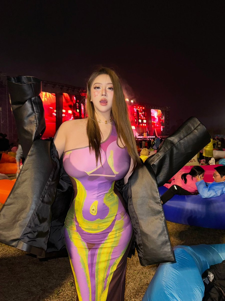 去看音乐节咯 https://t.co/Q8sWFXub5A