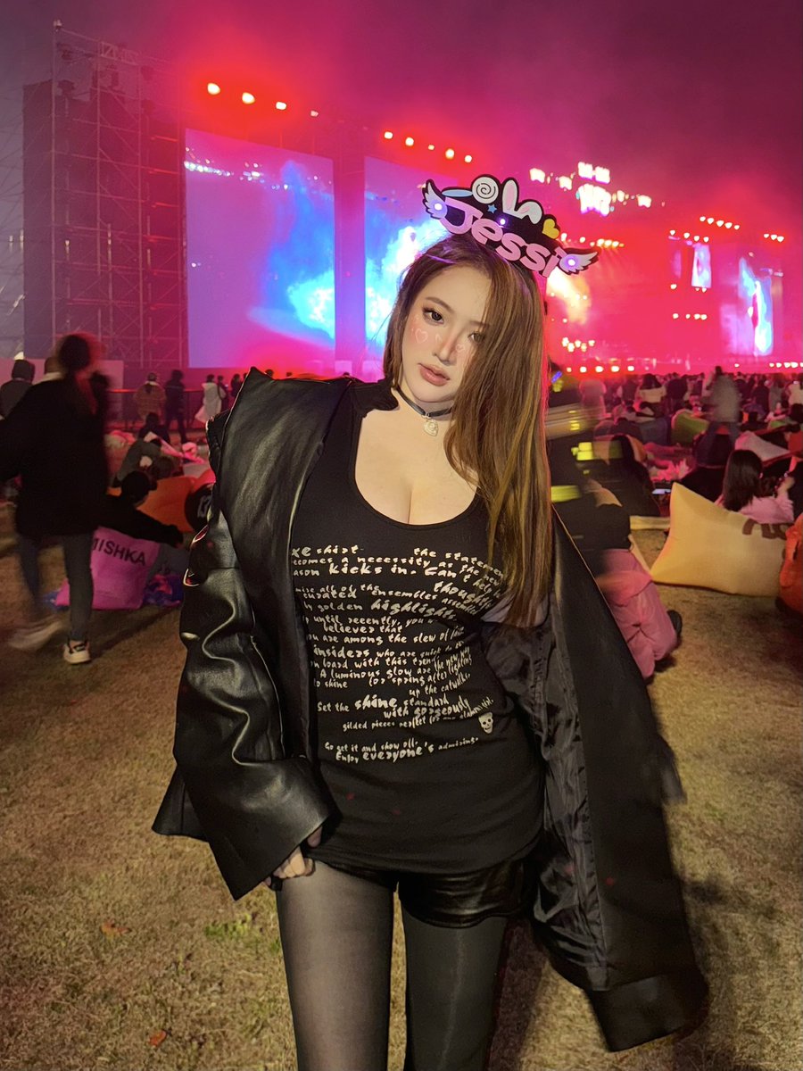 去看音乐节咯 https://t.co/Q8sWFXub5A