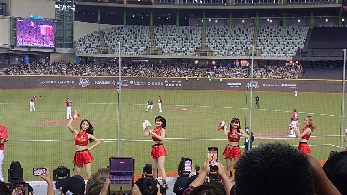 女人也愛看辣妹啦 https://t.co/Re7hHvnL0k