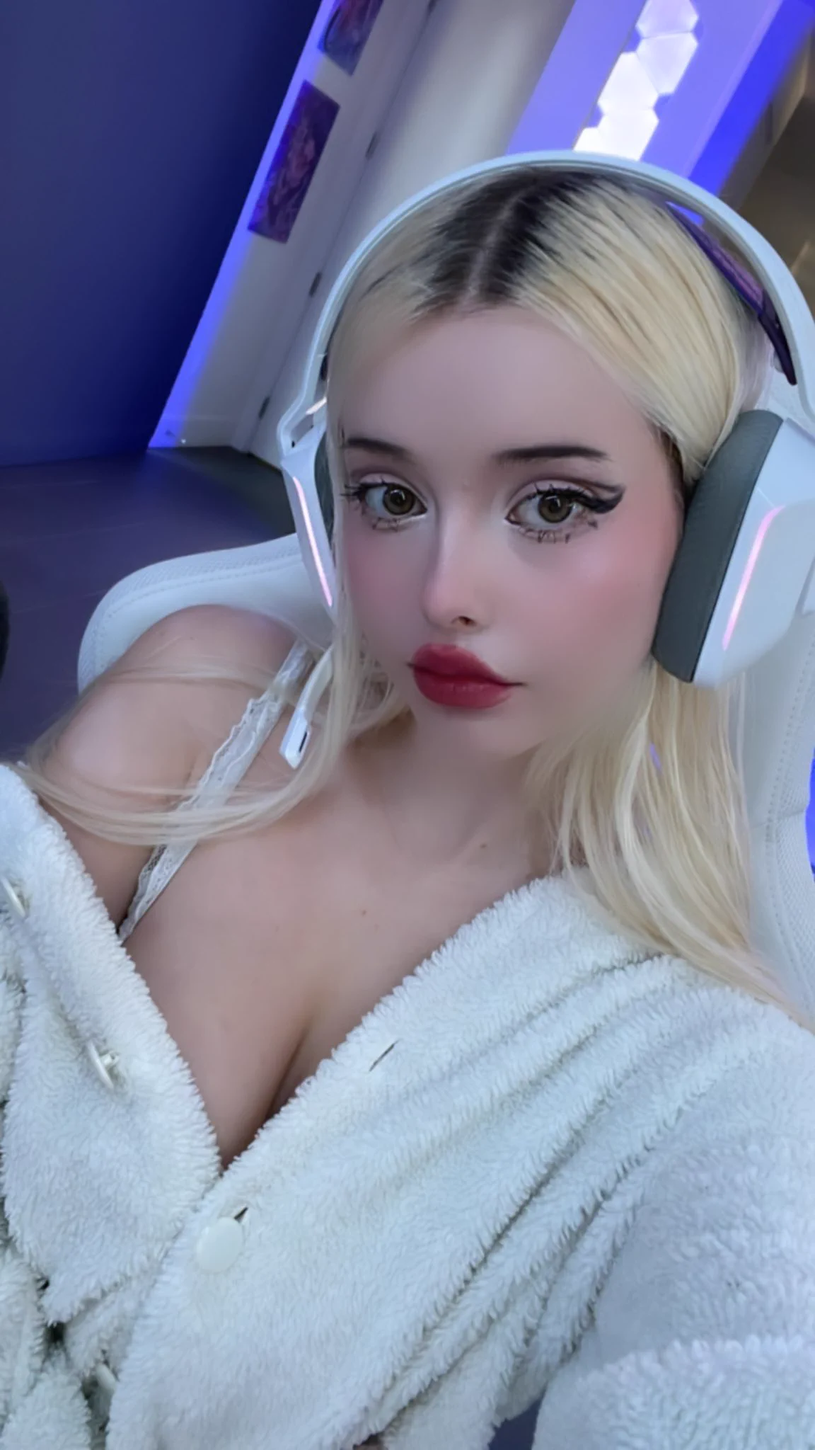 Streaming on Twitch!https://t.co/ZXZjPZMQLz https://t.co/gkzjbxHQqv
