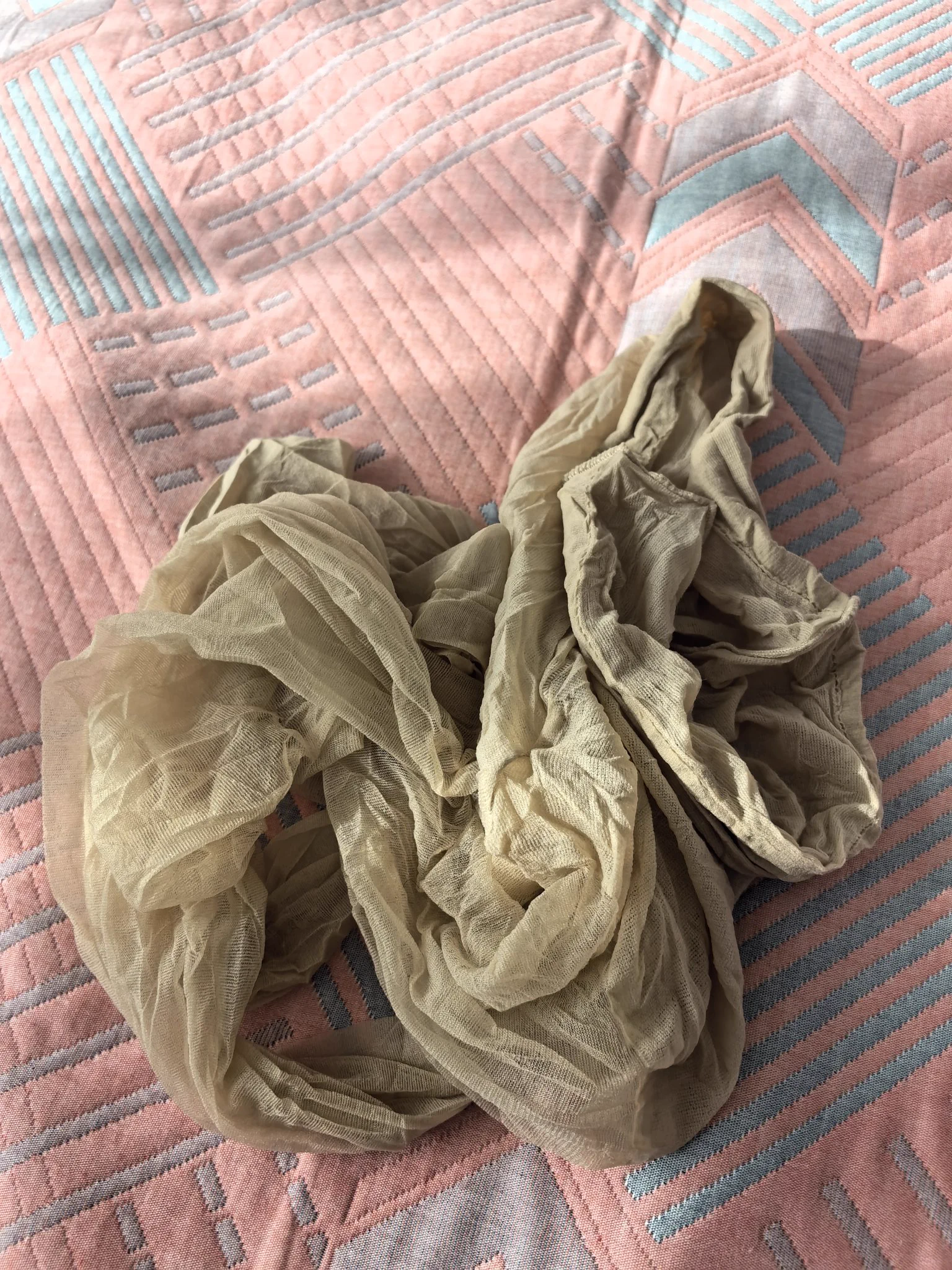 0532地区，推友投稿，贡献出自己老婆的丝袜给各位同好上门保养，要求返图并评价，最好是有能换着玩的，名额有限，素质高的同好请私信我获取联系方式！ https://t.co/gAjgsqIFJT
