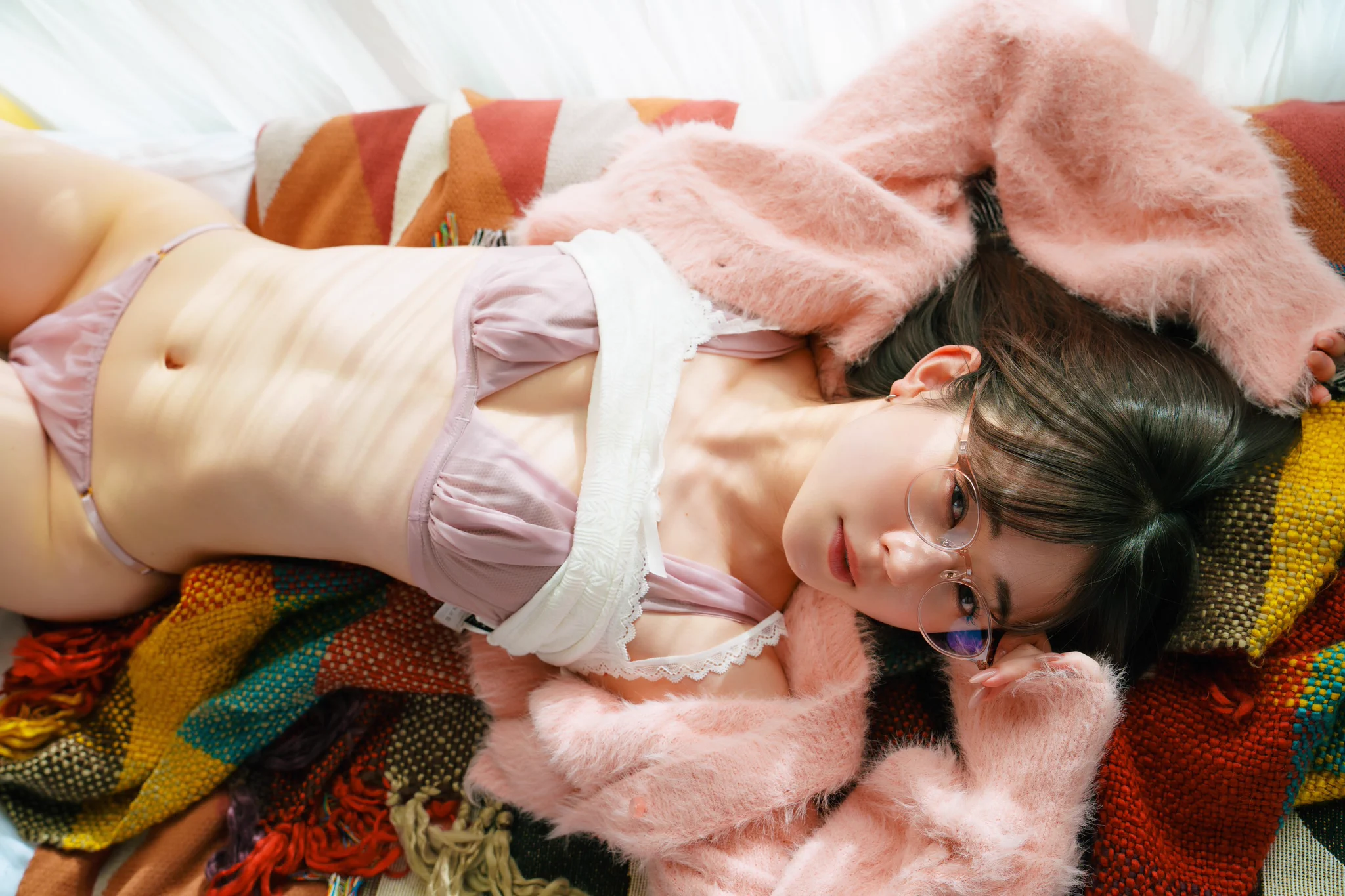 コスホリ新刊①『(めがね)組のあの子』タイトル通り、めがね尽くしの写真集になりました(σロ-ロ)✨めがねｽｷｰの方はもちろん、そんなに...の方も、必ずめがねｲｲｶﾓ...にさせる自信があります✊🏻A4サイズ70ページです。(ここには載せられませんが結構攻め攻めです⁄(⁄ ⁄-⁄ω⁄-⁄ ⁄)⁄ https://t.co/yxVH3l8HVK