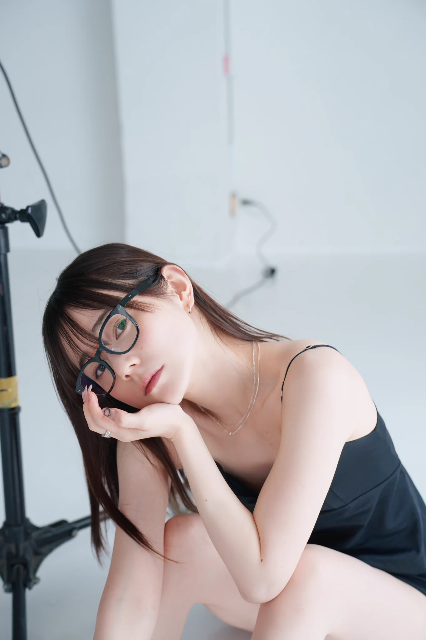 コスホリ新刊①『(めがね)組のあの子』タイトル通り、めがね尽くしの写真集になりました(σロ-ロ)✨めがねｽｷｰの方はもちろん、そんなに...の方も、必ずめがねｲｲｶﾓ...にさせる自信があります✊🏻A4サイズ70ページです。(ここには載せられませんが結構攻め攻めです⁄(⁄ ⁄-⁄ω⁄-⁄ ⁄)⁄ https://t.co/yxVH3l8HVK