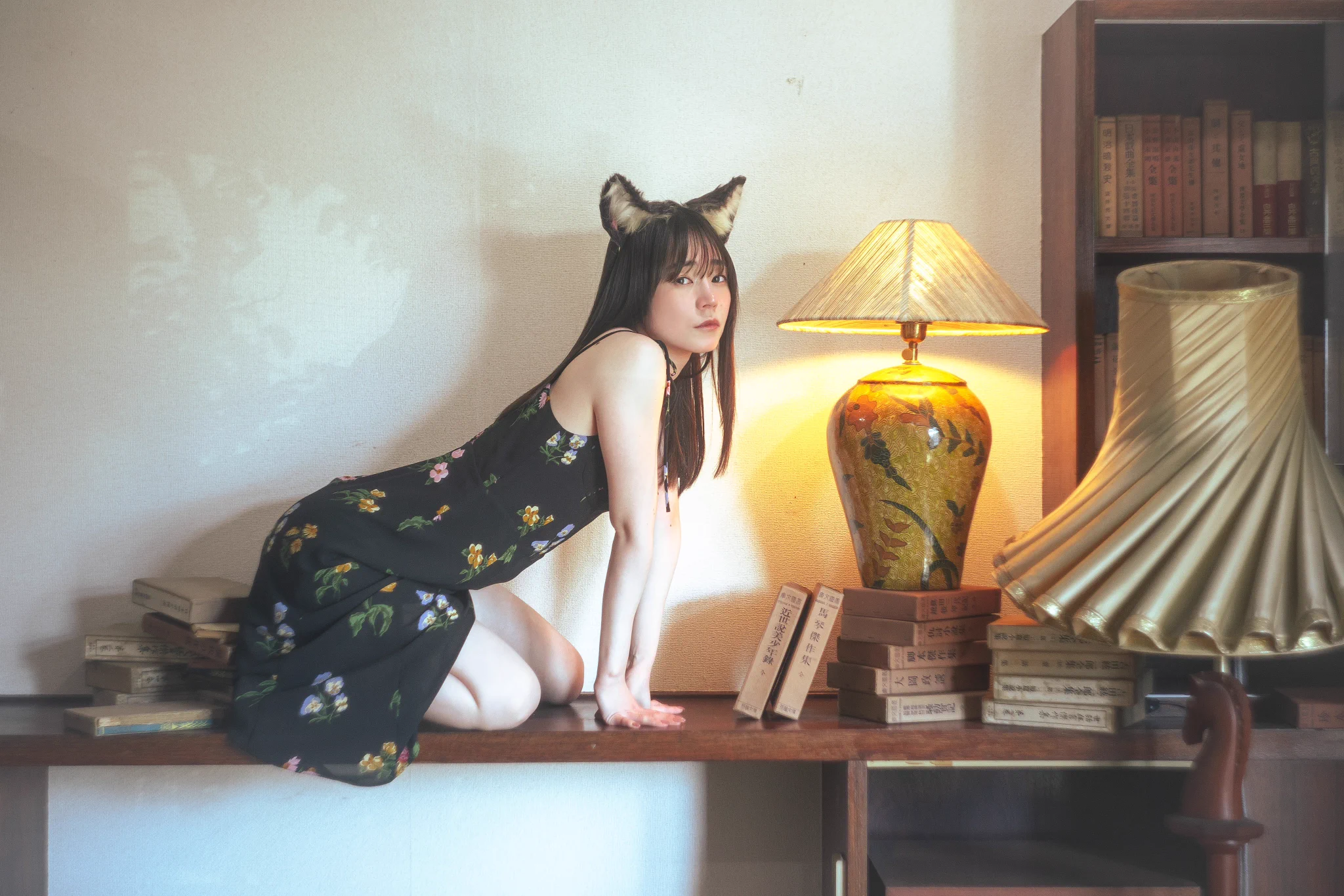 コスホリ新刊②『あたたかな春がきた』冬に引き続き、SAKUさんとのコラボレーションねこちゃん写真集です🐈‍⬛♪なつかしいような新しいような、、、かわいくて不思議な写真集になりました♡B5サイズ52ページでボリュームアップしてます✊🏻✨ https://t.co/9viU26MBWd