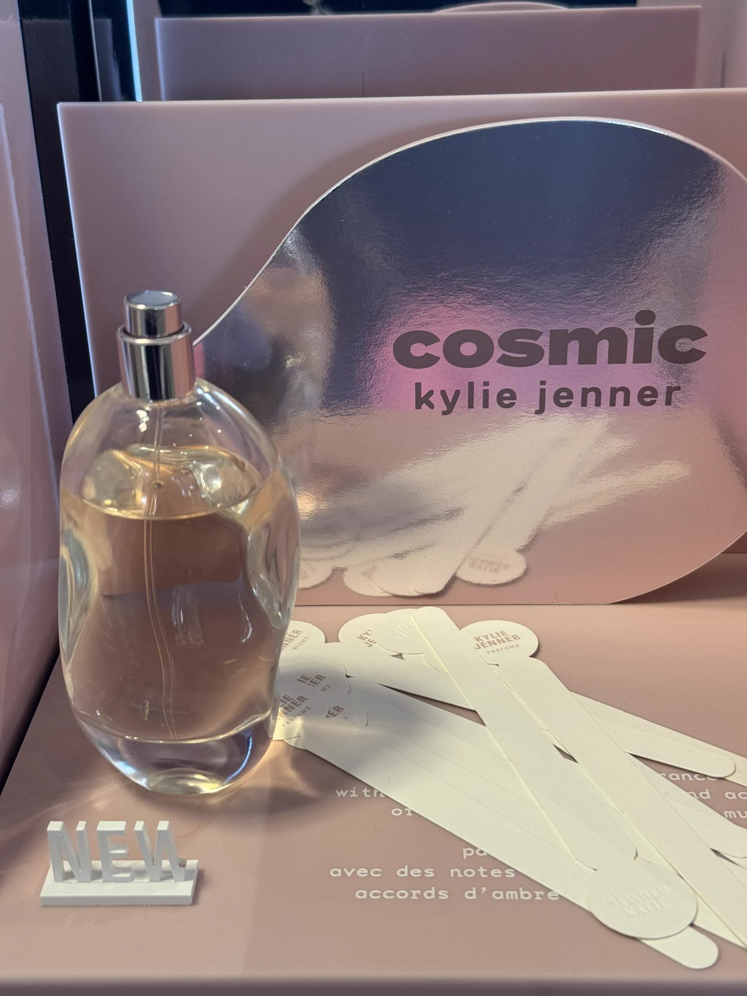Just tried kylies new perfume and it smells like pussy in bio https://t.co/BScM25Se9T