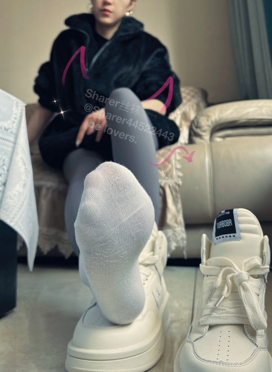 每到周五就有点小开心…
今天穿的紫色内，你想要吗？
要的私我～(150送脚上的小棉袜)
附带14P照片，已更新至My小秘密。 https://t.co/iLZJ0fZu4i