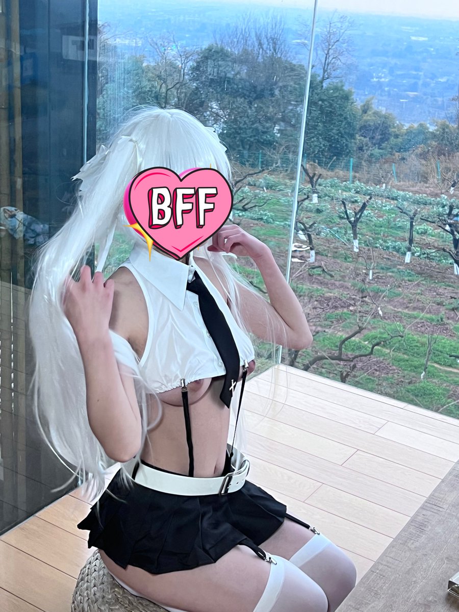 我看你平时大大咧咧的，怎么喜欢我却不好意思说 ​​。
@DaFoer_ @Daguidiyi https://t.co/EftXwhYw79