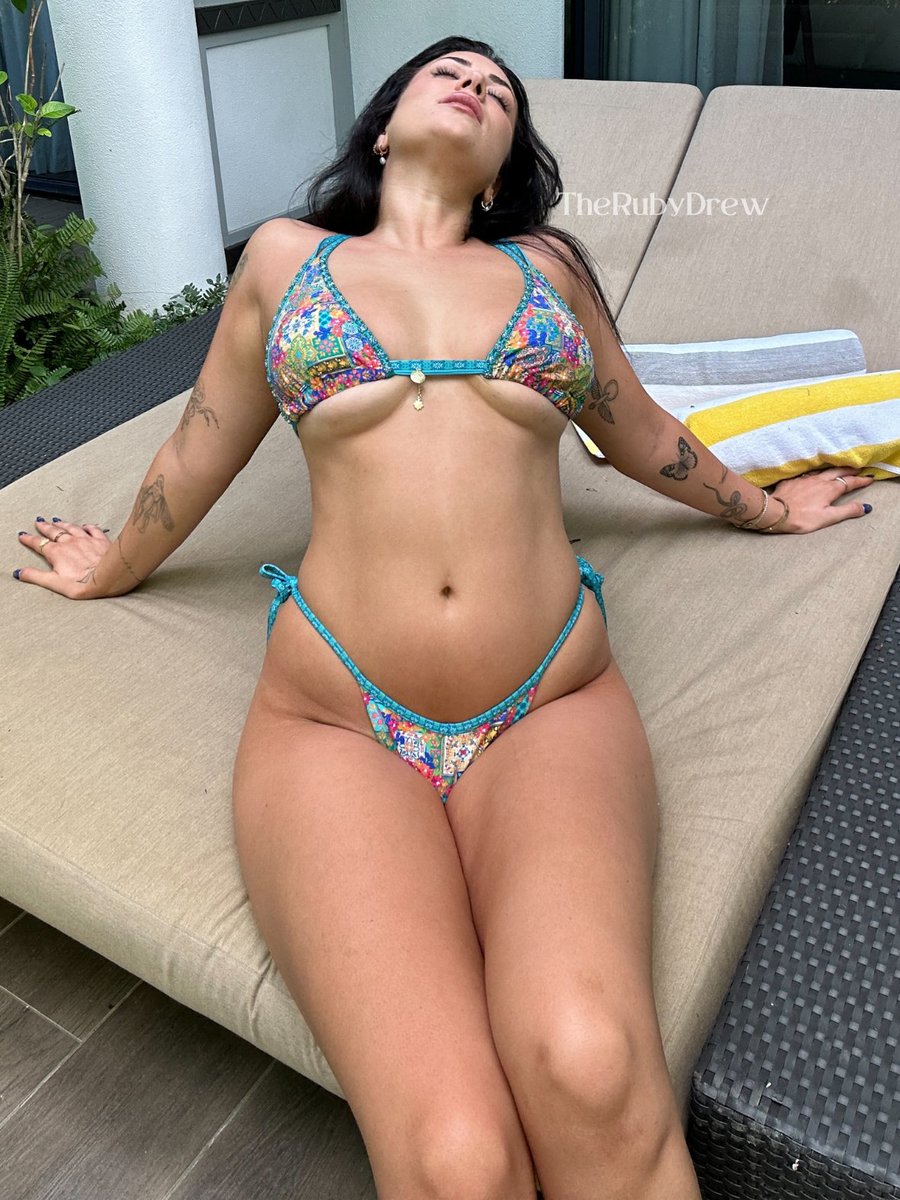 Spray me 💦😈 https://t.co/NAslgcKODA