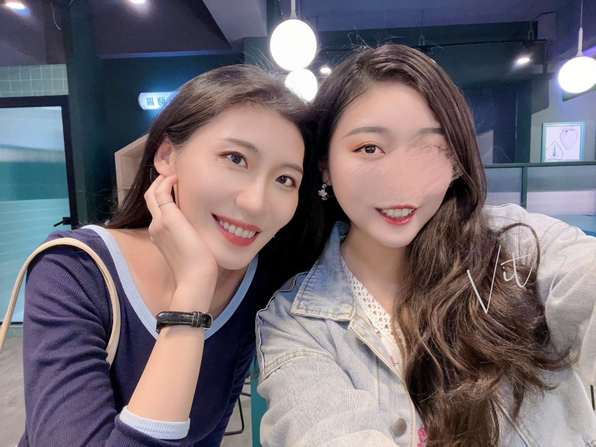 即將出國的我最美好的九年姐妹
@haku961125 
邊吃飯邊大笑
邊造口業邊悲從中來(٭°̧̧̧꒳°̧̧̧٭)

#約飯系推主 

我寶順飛✈️
恭喜妳終於要實現夢想
要好好走花路呀🌸 https://t.co/ukrJA88iX9