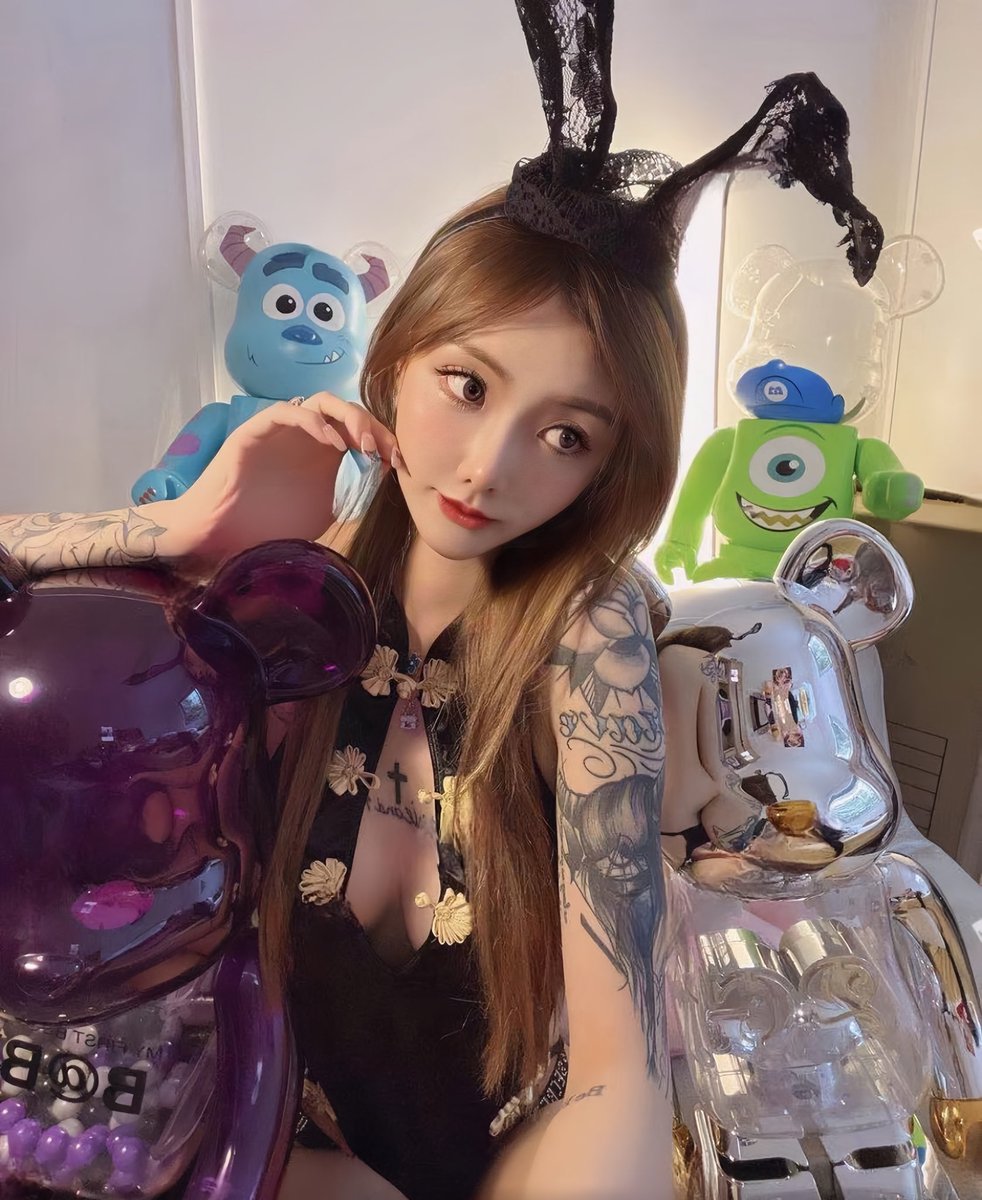 左拥右抱开心嘎✨ https://t.co/nNzGqduAVW