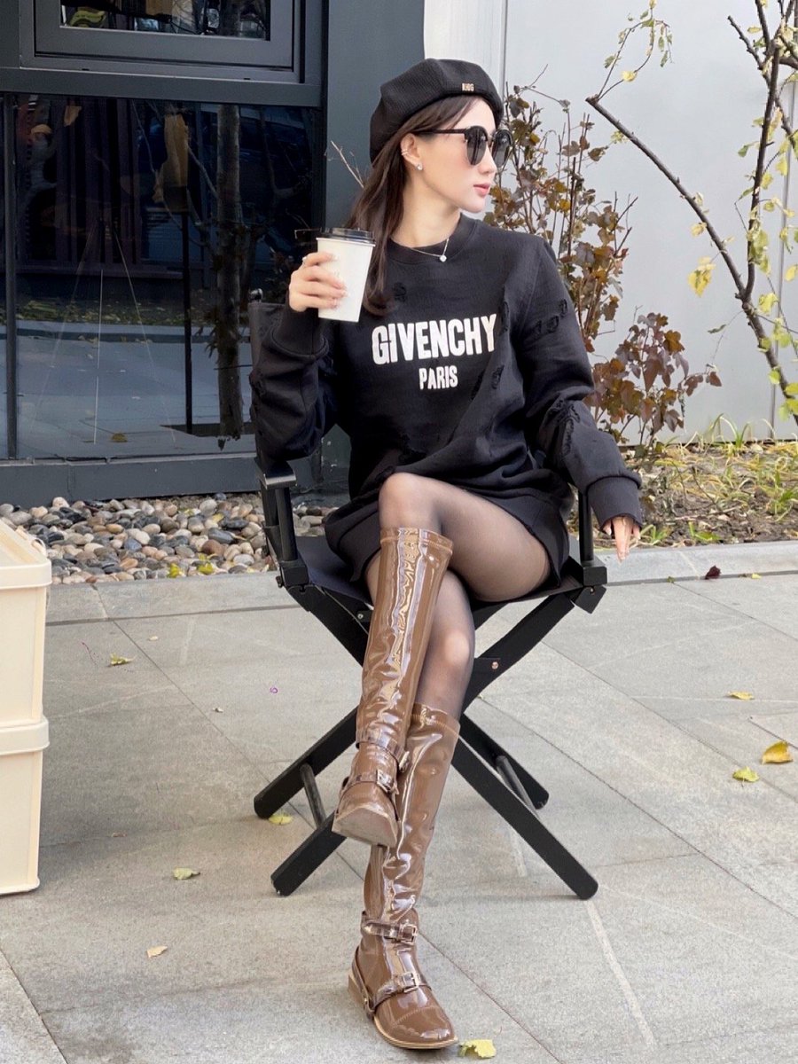 局长靴子里的丝袜味道也很不错哟 https://t.co/NuTrGTEbt7