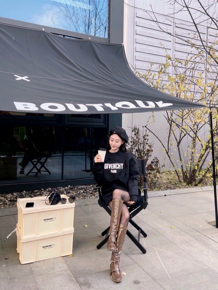 局长靴子里的丝袜味道也很不错哟 https://t.co/NuTrGTEbt7