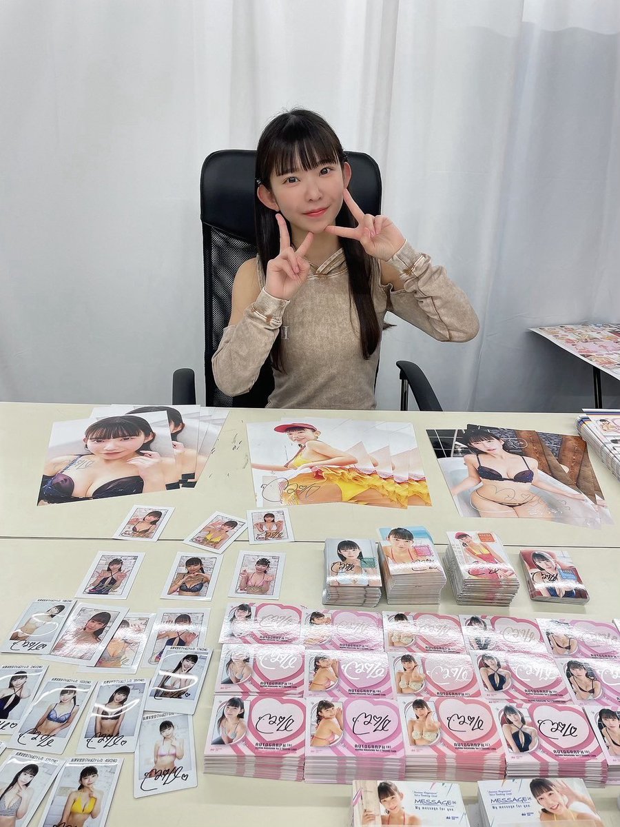 こんばんわんこそば！
先日、ちゅーいっぱいしてきたよ😘
4月20日！2ndトレカ発売☺️❤️❤️ https://t.co/7fYKqtgty1