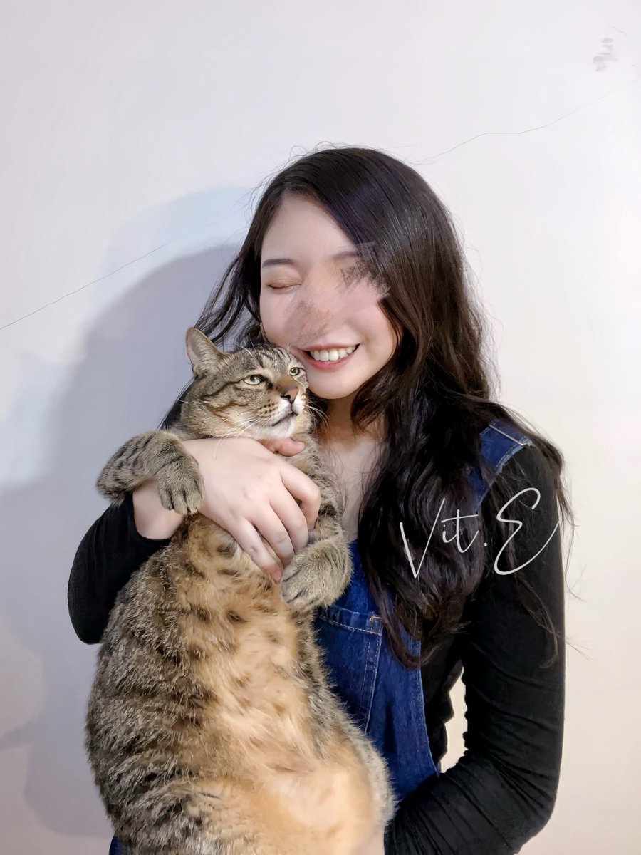 這兩天沒上推
一打開私訊就爆掉( ﾟдﾟ )

謝謝大家的關心
我一如既往的活蹦亂跳
三寶對我也是一如既往的嫌棄（？

我們都很好
希望大家、希望臺灣也都很好🥺🙏🏻 https://t.co/4RLyBKlByv